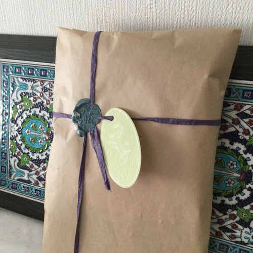 繊細な模様と刺繍が素晴らしい】刺繍クッションカバー・アルパカ