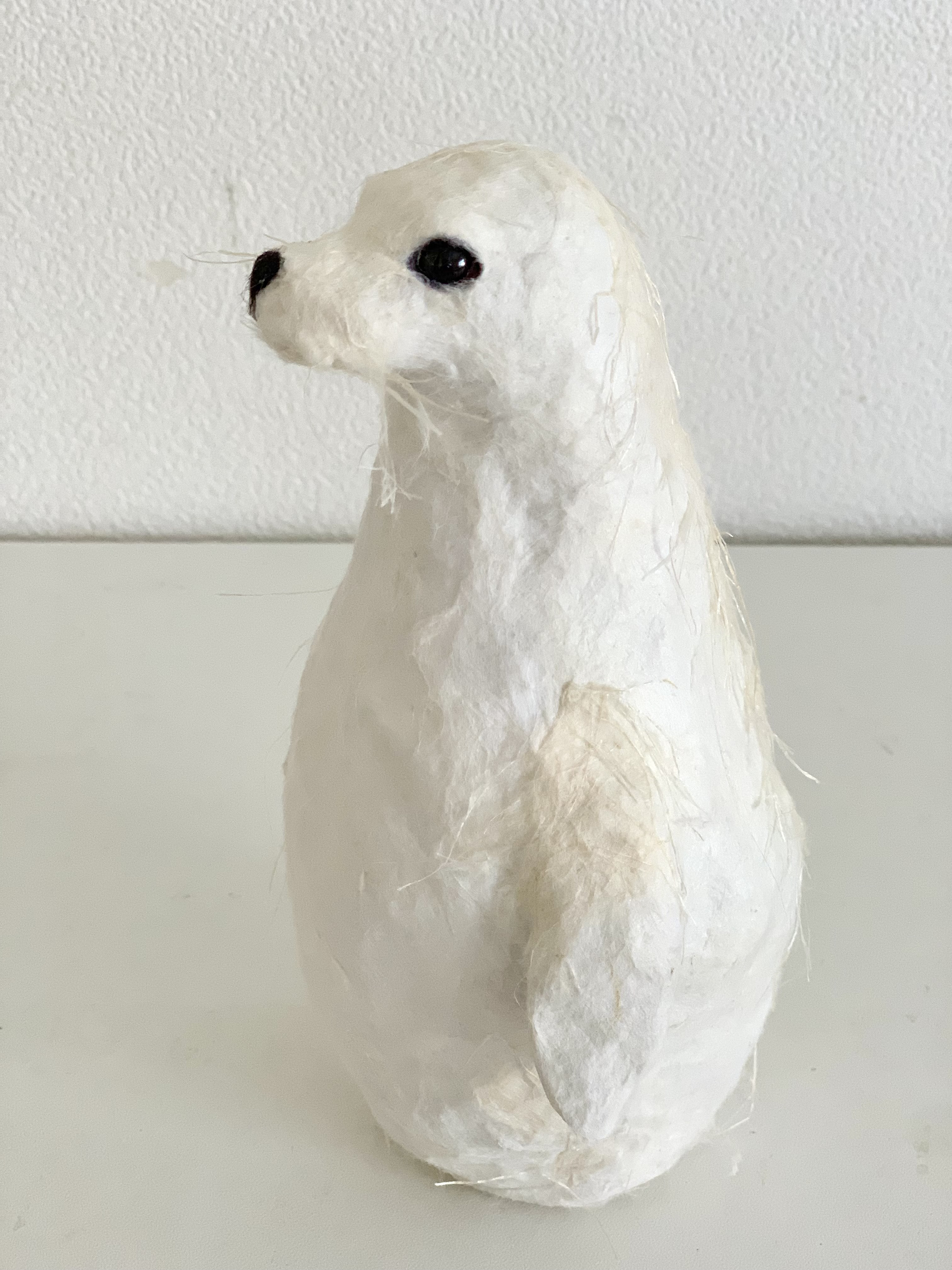 和紙の白アザラシ茶柱 / Seal