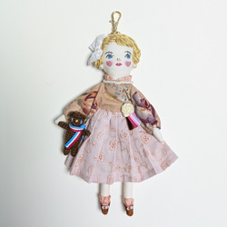 ベル様リクエストオーダー❤️ハンドメイド♡ドールチャーム ハートのほっぺ、苺のワンピースの女の子＊ドールチャーム＊バッグ