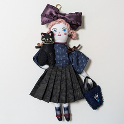 ハートのほっぺ、苺のワンピースの女の子＊ドールチャーム＊バッグ