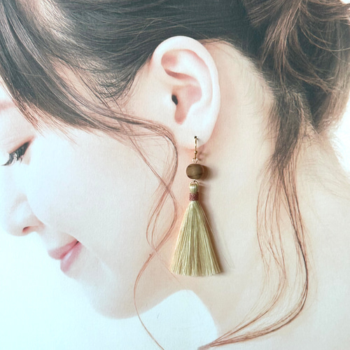 精霊が宿る屋久杉 精麻タッセルピアス ☆ 茜染め精麻 ピアス（フック