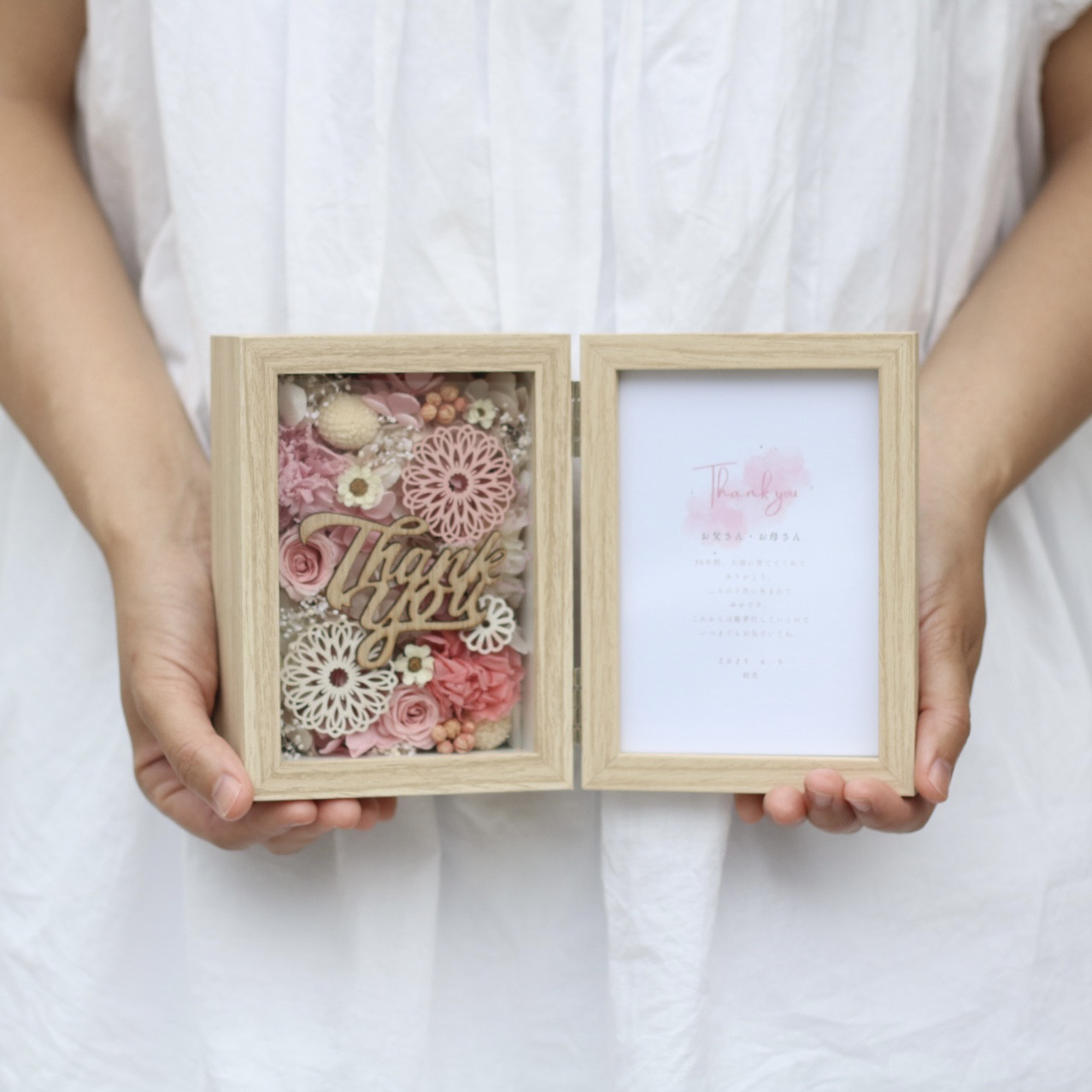 木目調フラワーフォトフレーム〈Thank you〉
