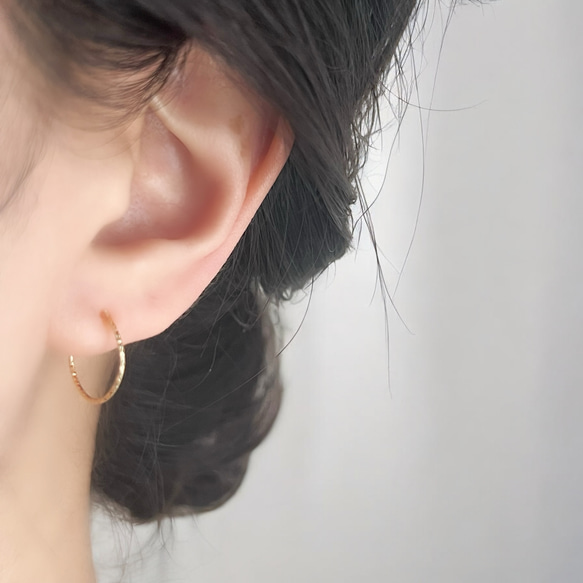 【JORIE】まるでピアス！　Sサイズ　2way 14kgf のデザインワイヤーイヤリング　イヤーカフ 1枚目の画像