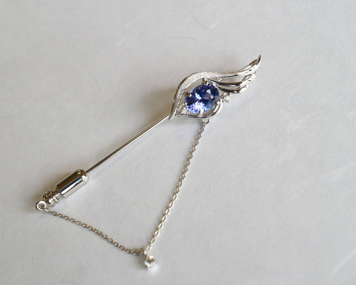 YOSHIDA タンザナイト　ダイヤモンド+プラチナ　ラウンド型ピンバッチ　新品 タンザナイト 約14ct ダイヤモンド 2.3ct プラチナ ピアス【品質