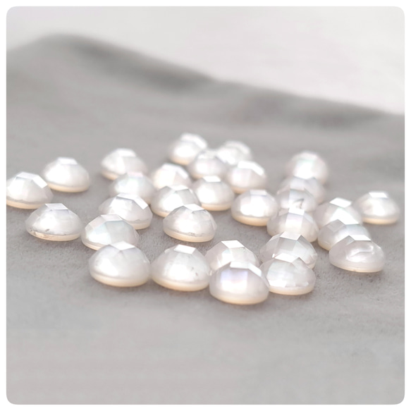 ∴天然石カボション∵ホワイトシェル+水晶 ラウンドカボションカット