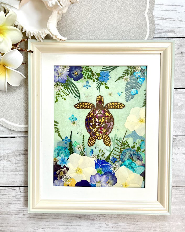 幸せを運ぶウミガメ、プルメリアの香る南の島の押し花額05