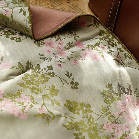 色打掛　花柄 緑とピンク 長さ1m ジャガード生地 花柄 サテン 緑ピンク 綺麗 上品 布 きじ