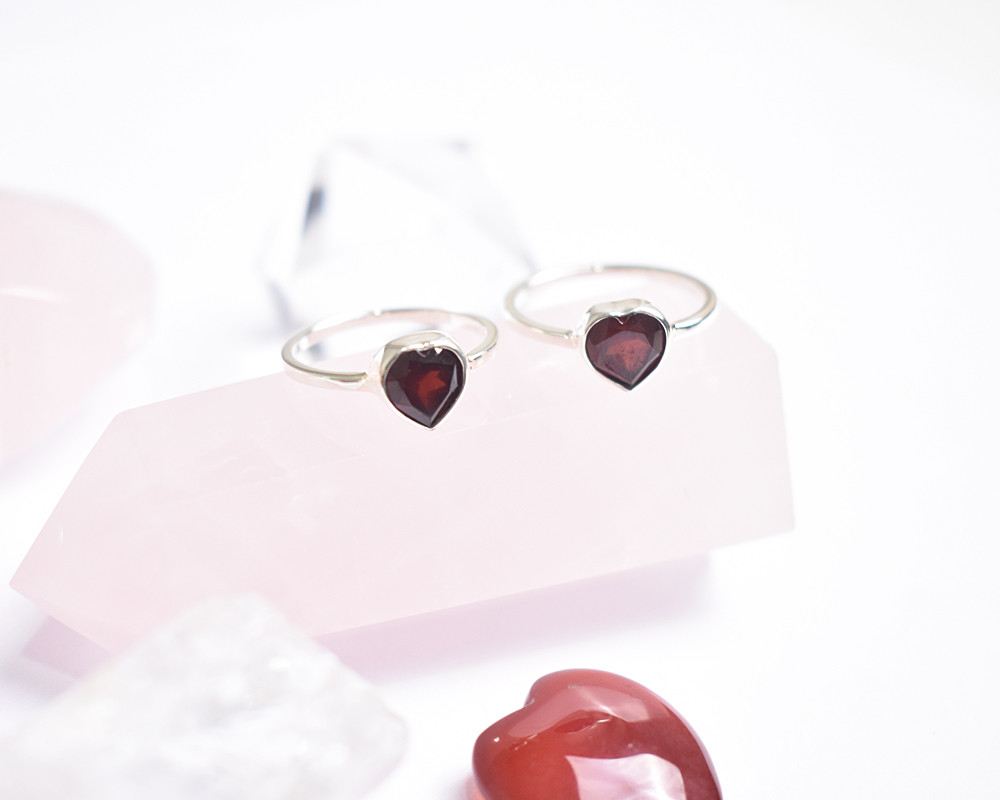 深紅のハート型ガーネットの一粒シルバーリング　天然石リング　シルバー925　誕生石