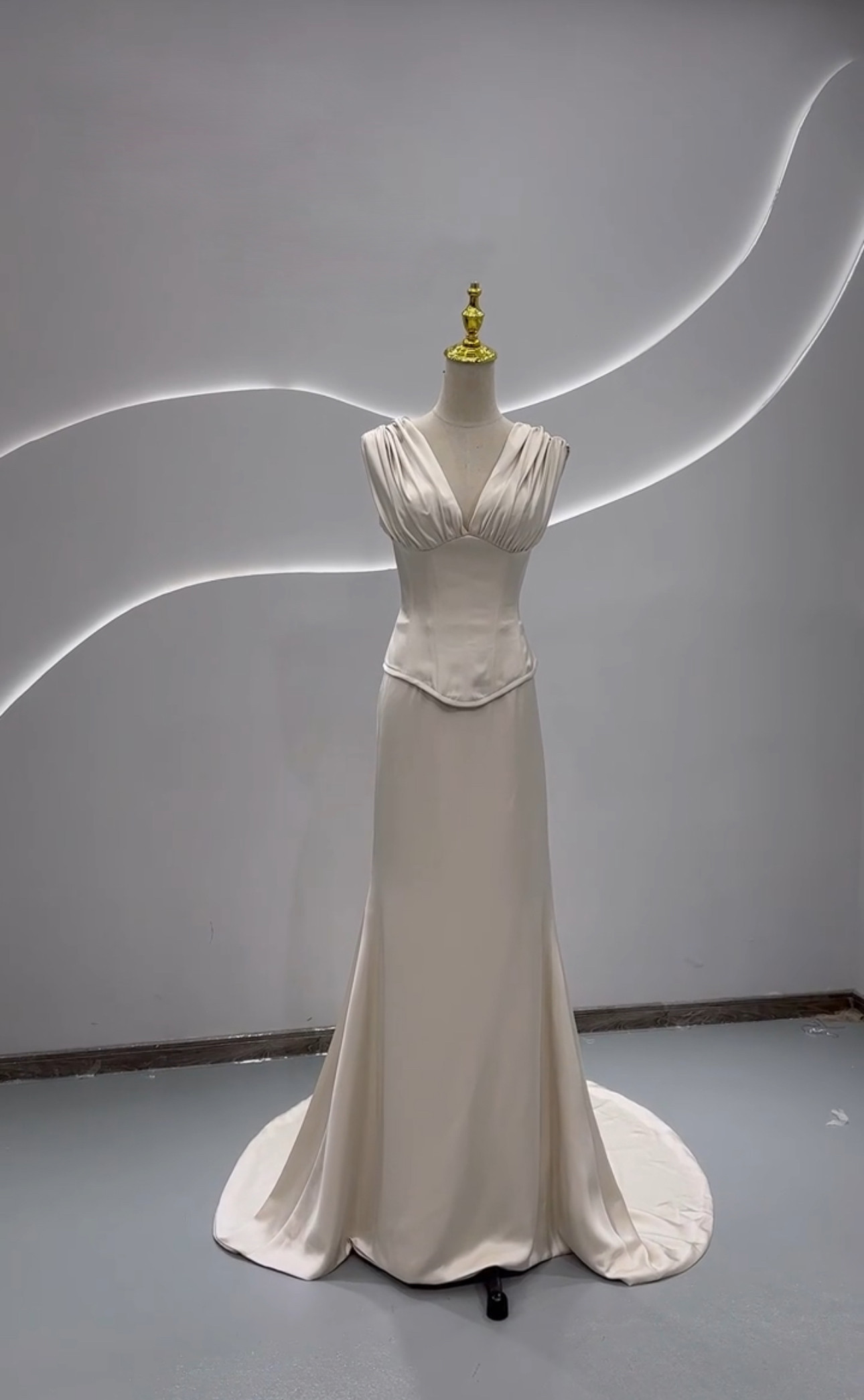 上品　スレンダーライン　優雅　シャンペン色　カラー変更可能　袖無し　演奏会発表会音楽会　素敵なカラードレス2次会ブライダ