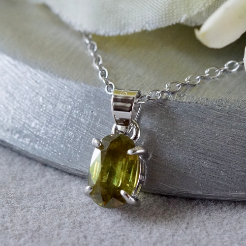 送料無料】7月誕生石 ダークグリーン スフェーン ペンダントトップ