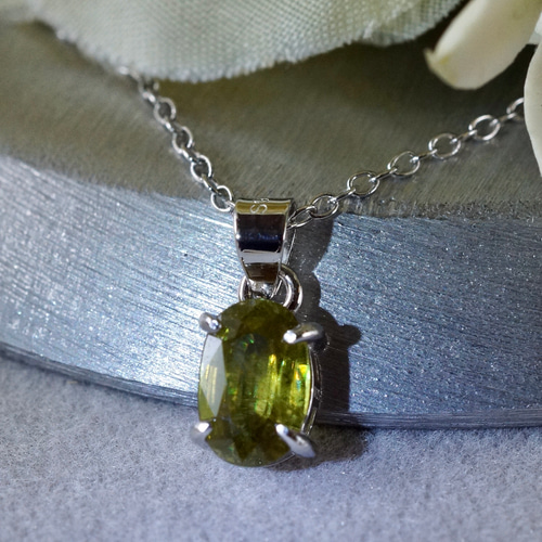 送料無料】7月誕生石 ダークグリーン スフェーン ペンダントトップ
