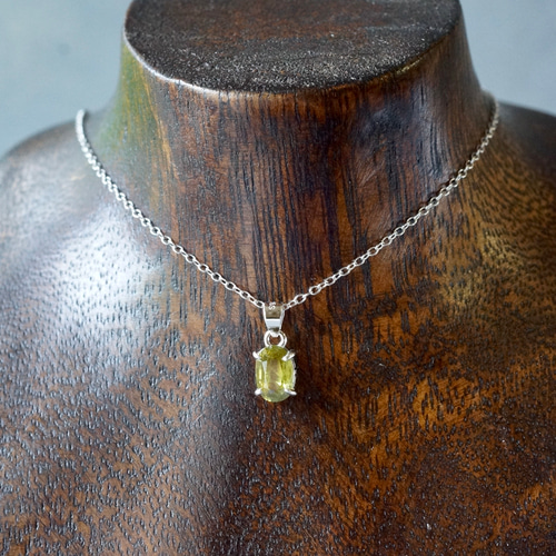 送料無料】7月誕生石 ダークグリーン スフェーン ペンダントトップ