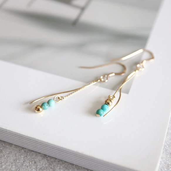 揺れる小さなターコイズピアス/イヤリング ピアス（フック・チェーン