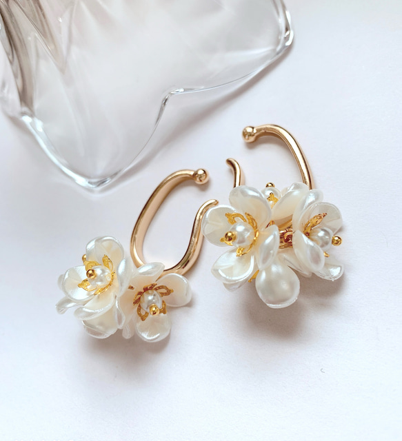 ❤️限定１セット❤️ ゴールド  フラワーパール　イヤーカフ　　両耳用 2枚目の画像