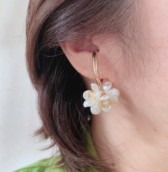 ❤️限定１セット❤️ ゴールド  フラワーパール　イヤーカフ　　両耳用 3枚目の画像