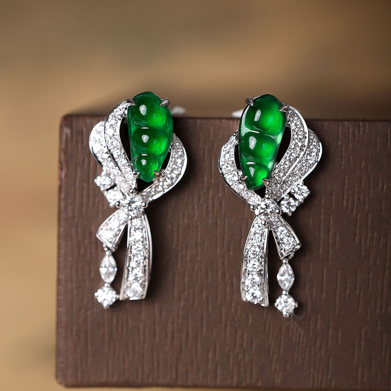 [ヘイズジュエリー] 翡翠豆シリーズ 18K ホワイトゴールド 天然翡翠 ダイヤモンド イヤリング ミャンマー産 A級 アイスジ