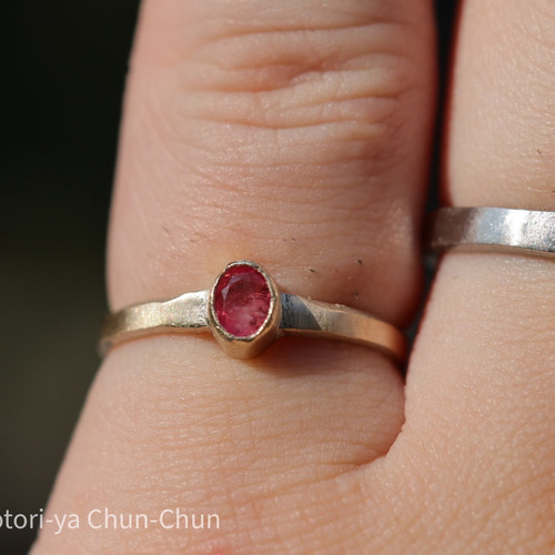 小鳥屋ジュエリー】「幻の赤いエメラルド」レッドベリル・K10YGリング