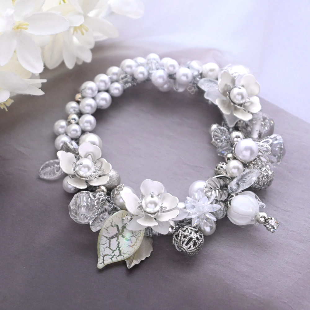 煌めく ホワイト パール×メタルフラワー ビジュー シュシュ＊ブレスレット