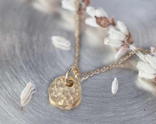 着けっぱなし/K18/コインネックレス】艶消し 槌目 ジュエリー プチ