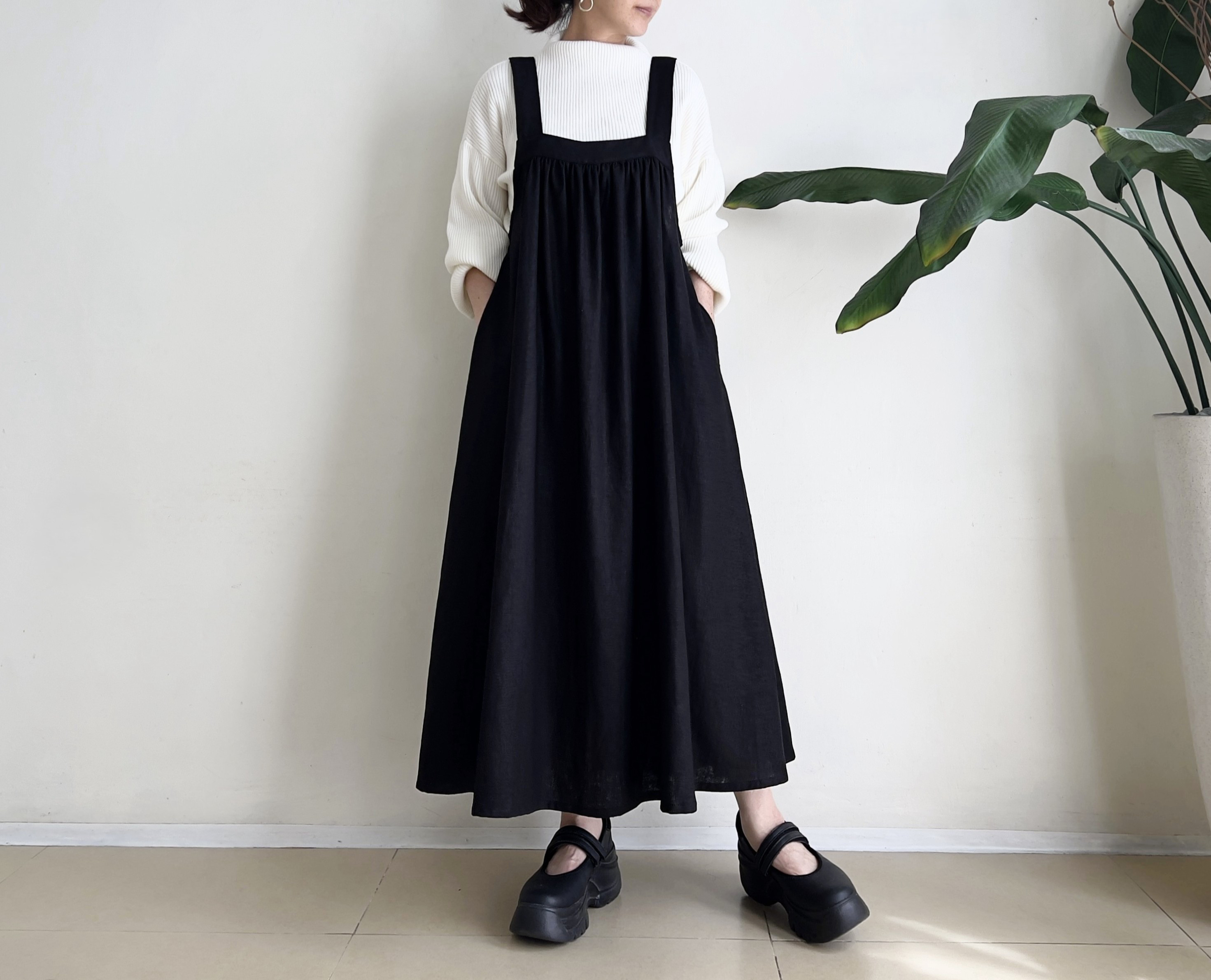 スクエアカットのジャンパースカート * Cotton Linen Black *