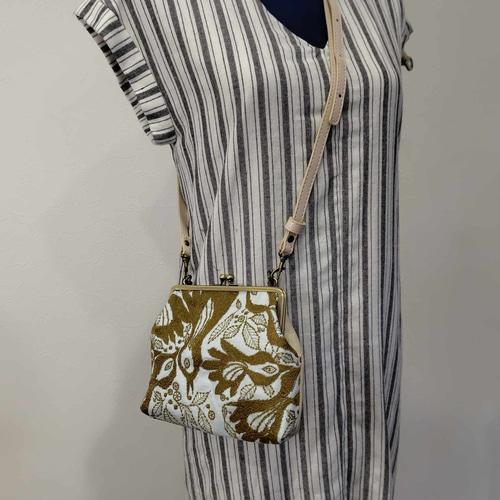 ミナペルホネン/carnival　カーニバルライトブルー/がま口マルチポーチ 送料無料】ミナペルホネン/carnival カーニバルライトブルー/がま口