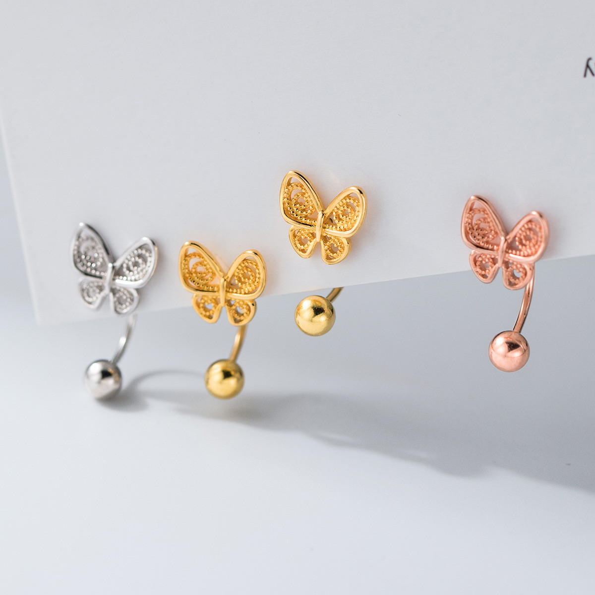 シルバー925  小ぶり　ネジキャッチ　透かし　蝶々　ピアス　　金属アレルギー対応  セカンドピアス　重ねつけ