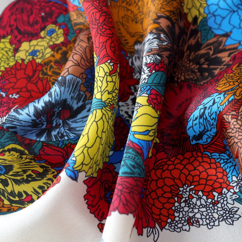 カラフル花と馬デザインのシルクスカーフ 100％シルク 約68cm 大判絹製