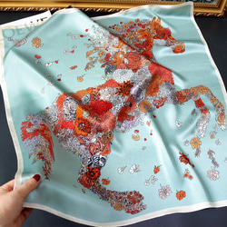 装飾的なデザインのシルク風スカーフ 楽天市場】スカーフ シルク100% 正方形 厚手 高級サテン 小さめ