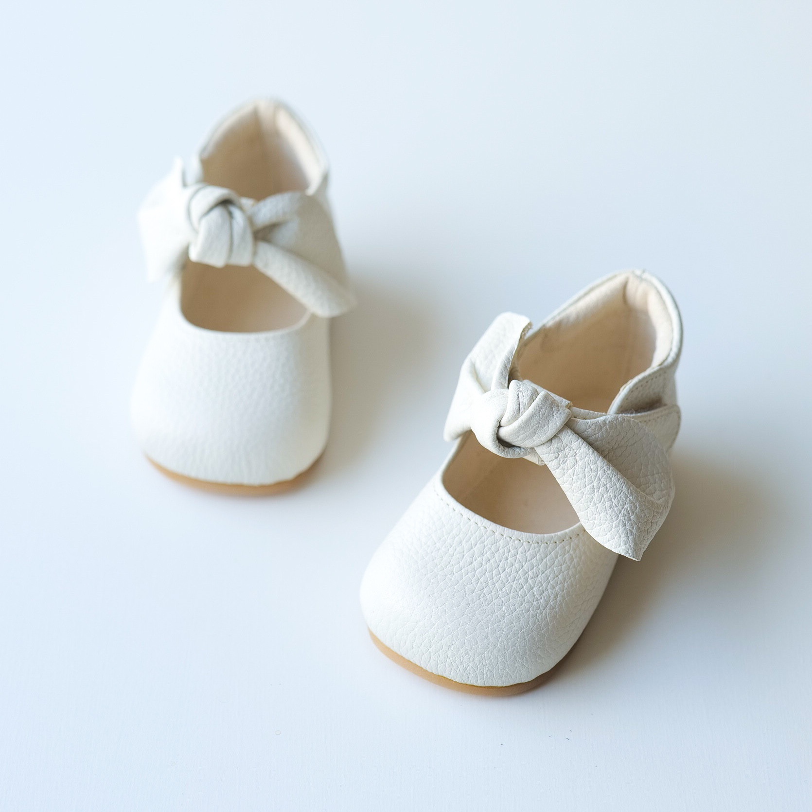 大きなリボンのファーストシューズ【 ENAMI 】 ホワイト