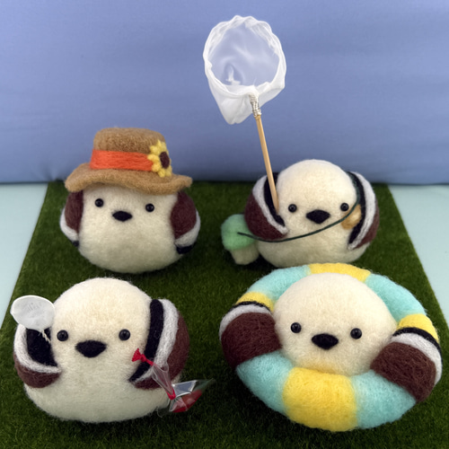 シマエナガの夏休み〈麦わら帽子〉羊毛フェルト 置物 羊毛フェルト