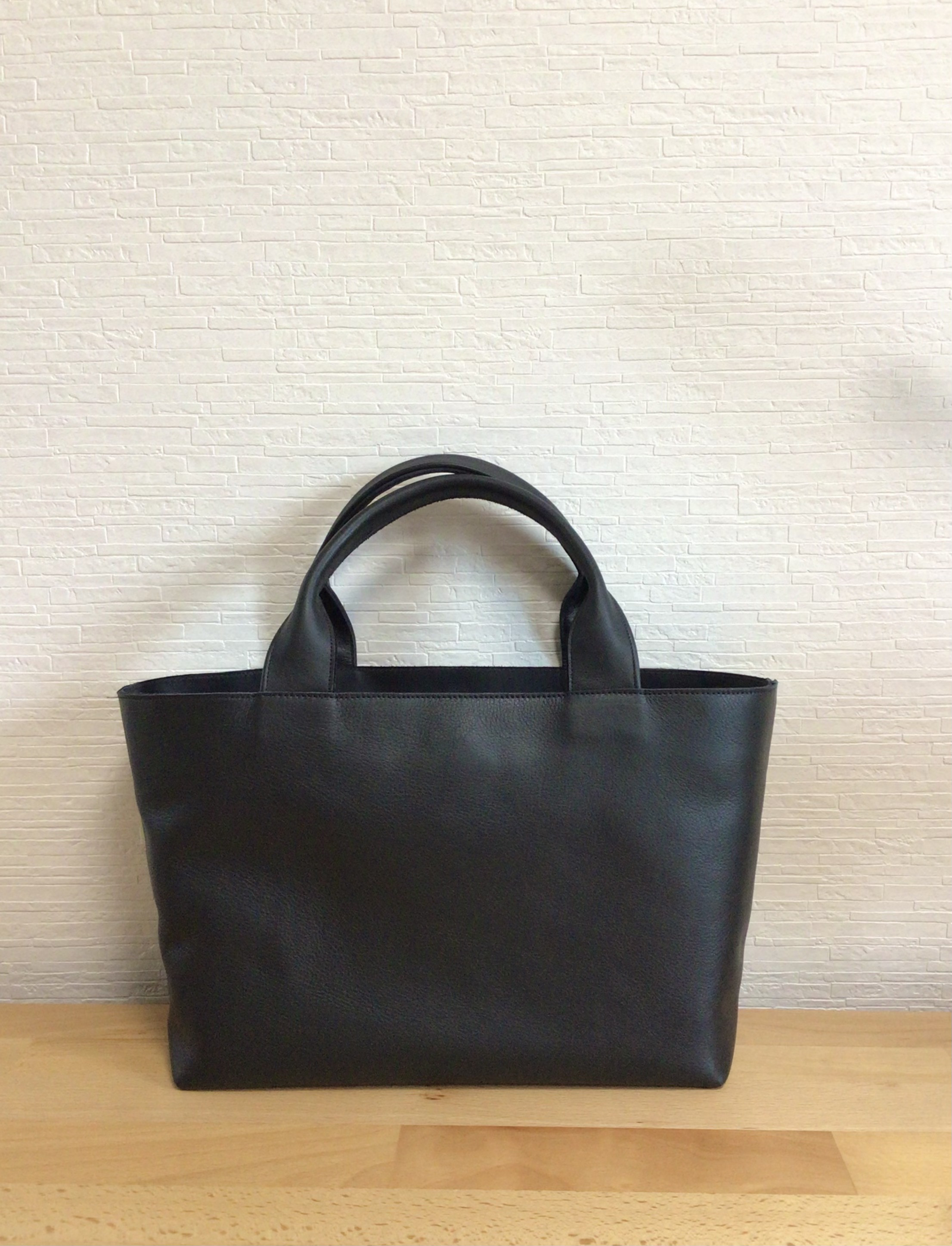 ブラック本革トートバッグ