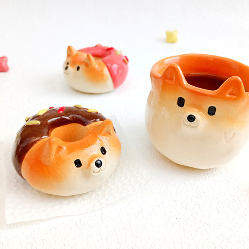 柴犬ドーナツ置物 ストロベリー、チョコレート 動物の陶器 在庫