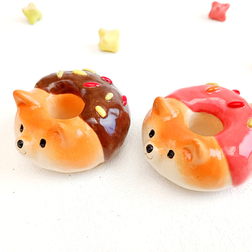 柴犬ドーナツ置物 ストロベリー、チョコレート 動物の陶器 在庫