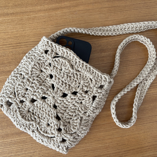 送料無料＊ かぎ編み グラニースクエアのミニショルダーバッグ