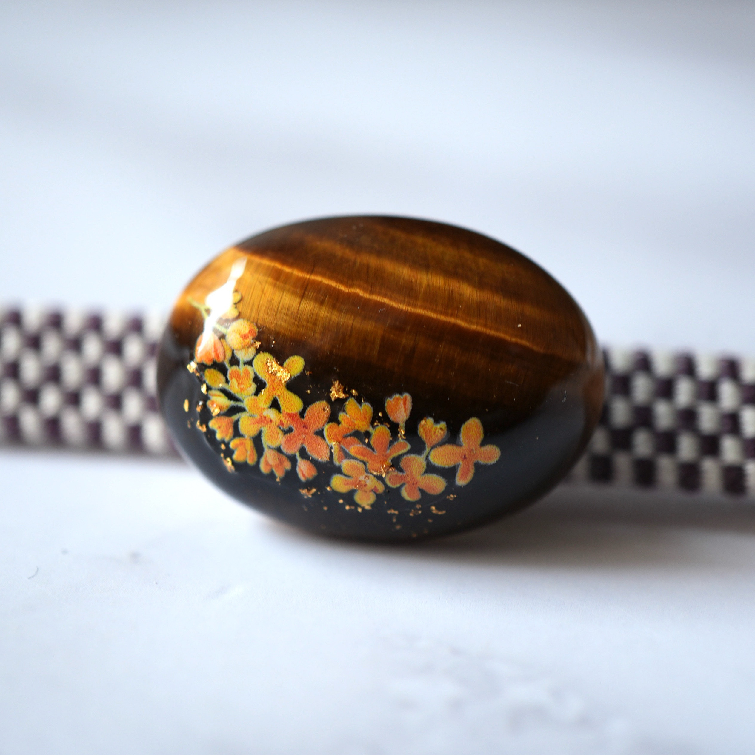 天然石タイガーアイと金木犀　金箔の帯留め　ポニーフック ブローチ