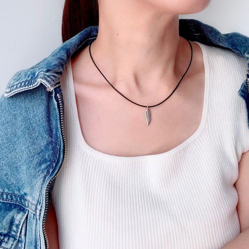 フェザーカレンシルバーの本革 革紐ネックレス/silver925/黒紐