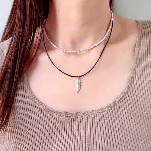 フェザーカレンシルバーの本革 革紐ネックレス/silver925/黒紐