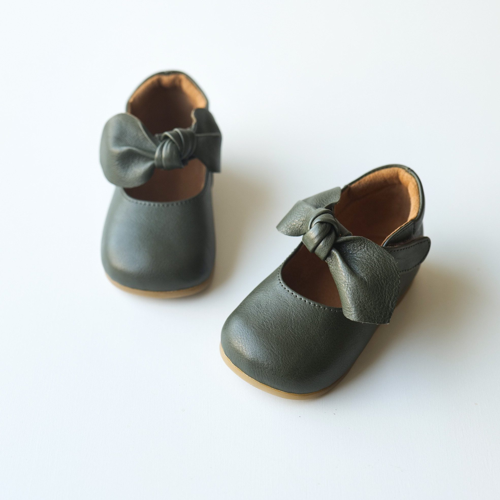 大きなリボンのファーストシューズ【 ENAMI 】 ダークグリーン