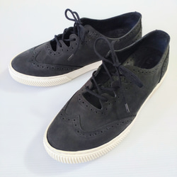 夏を涼しく彩るメダリオンデザインスニーカー 10枚目の画像