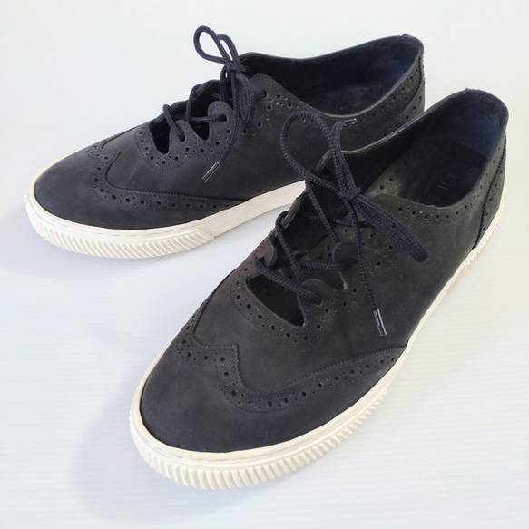 夏を涼しく彩るメダリオンデザインスニーカー 10枚目の画像