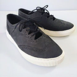 夏を涼しく彩るメダリオンデザインスニーカー 9枚目の画像