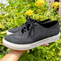 夏を涼しく彩るメダリオンデザインスニーカー 3枚目の画像