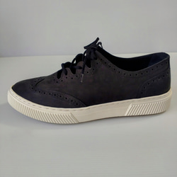 夏を涼しく彩るメダリオンデザインスニーカー 18枚目の画像