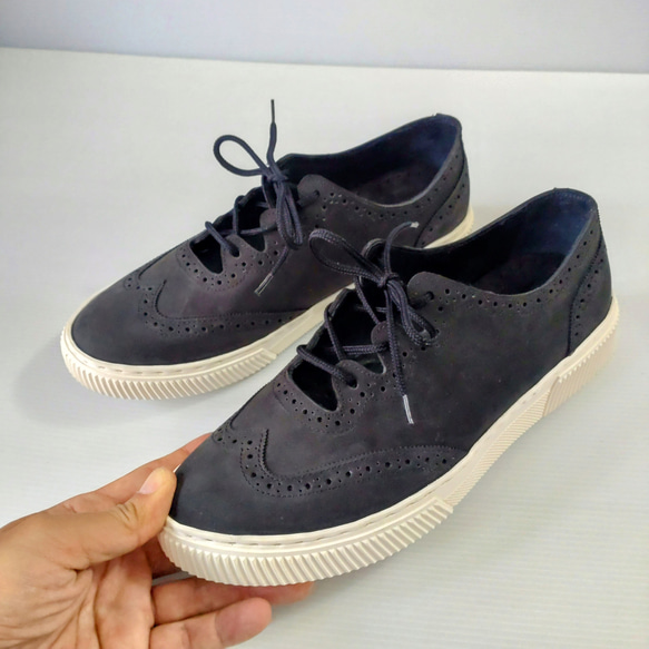 夏を涼しく彩るメダリオンデザインスニーカー 14枚目の画像