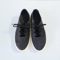 夏を涼しく彩るメダリオンデザインスニーカー 5枚目の画像