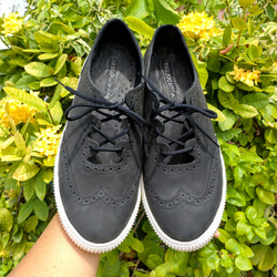 夏を涼しく彩るメダリオンデザインスニーカー 1枚目の画像