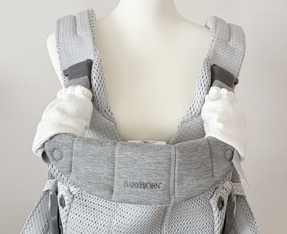 新商品☆ベビービョルンHARMONY、ONE、ONEKAI、アンジェレッテ用 リバーシブルよだれカバー☆お花の刺繍柄 6枚目の画像