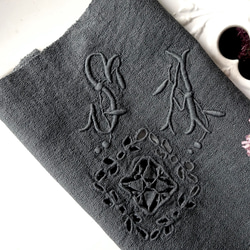 フランスアンティーク　イニシャル刺繍モノグラム　アンティーク雑貨　蚤の市 フランス アンティーク N°3モノグラムイニシャル刺繍「D」 D091