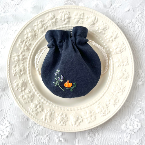 ハロウィン】刺繍ポーチサシェ（匂い袋）＊ひのきのウッドチップと天然