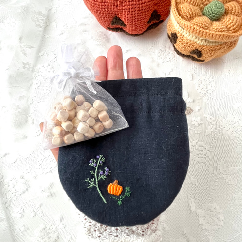 ハロウィン】刺繍ポーチサシェ（匂い袋）＊ひのきのウッドチップと天然